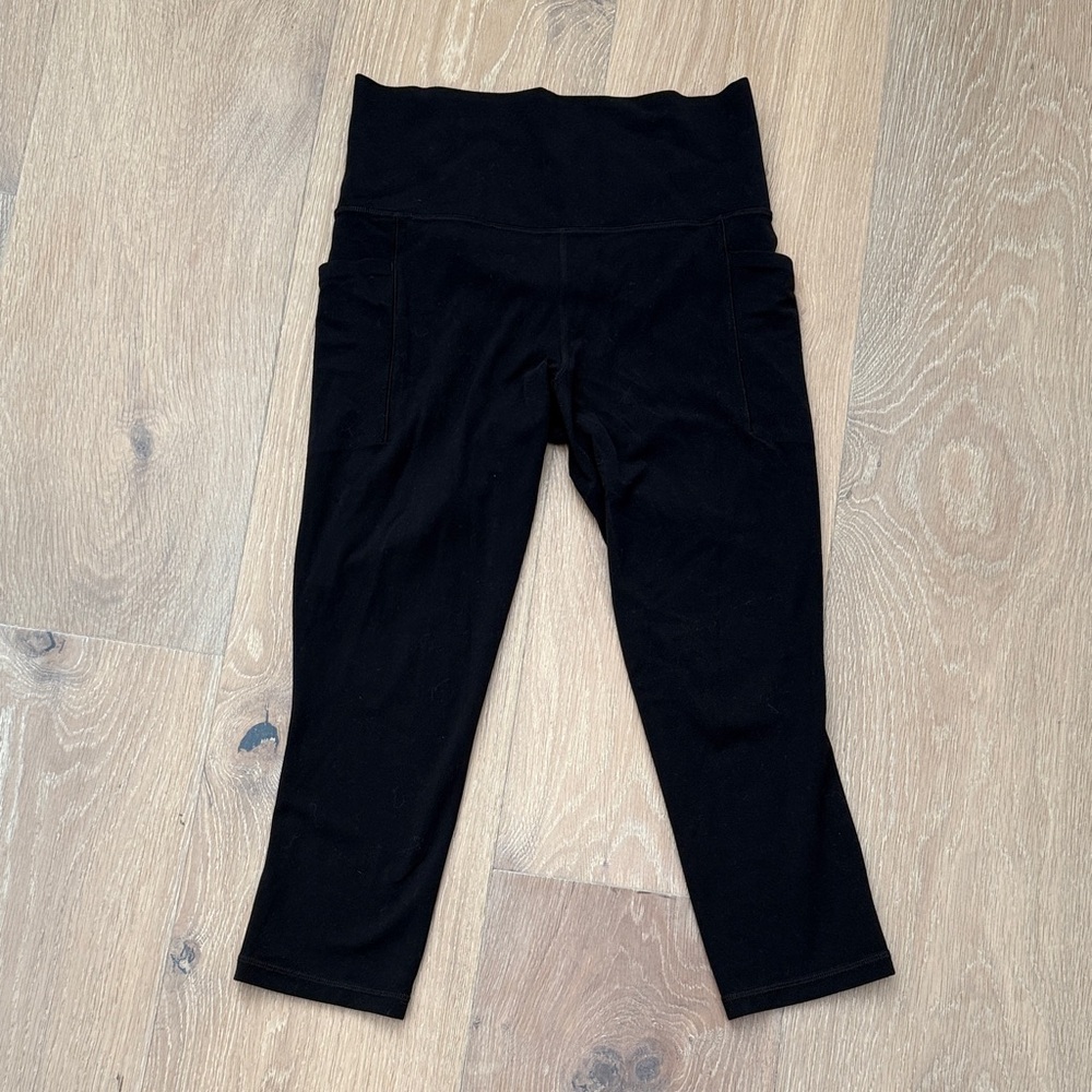 Athleta Salutation Stash Pocket II Capri Leggings - Size Small